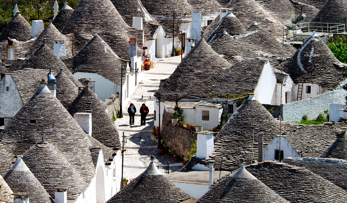 27-places-in-italy-that-dont-look-real-alberobello
