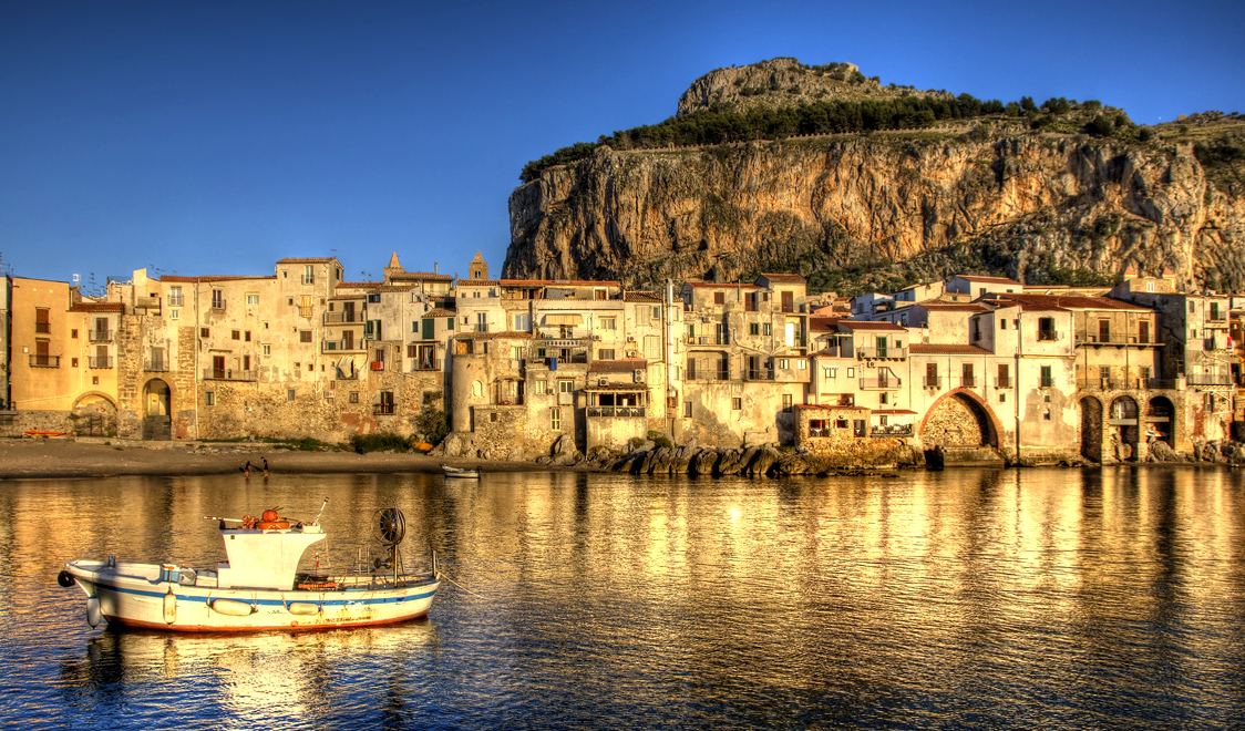 27-places-in-italy-that-dont-look-real-cefalu