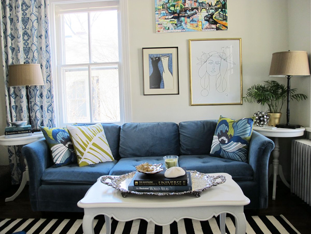 living-room-with-navy-blue-couch-and-strip-rug-decor-ideas