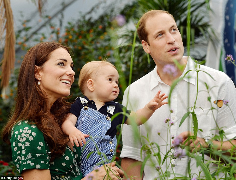 23DABACA00000578-0-The_Duchess_of_Cambridge_holds_Prince_George_as_he_and_Prince_Wi-a-34_1418499317949